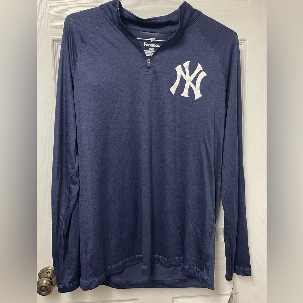 Fanatics NY Yankees lightweight 1/4 zip pullover. Official MLB merchandise.